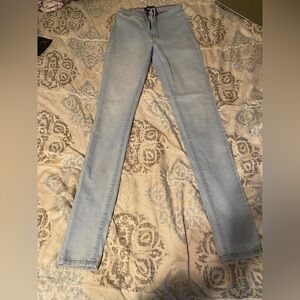 LIGHT WASHED JEANS 🩵